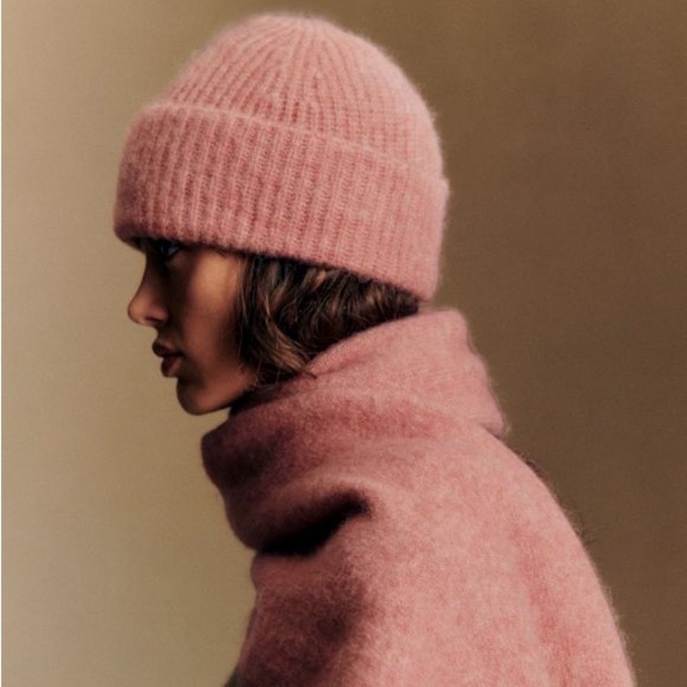 Sezane Paul Beanie in Blush - Picture 3 of 6
